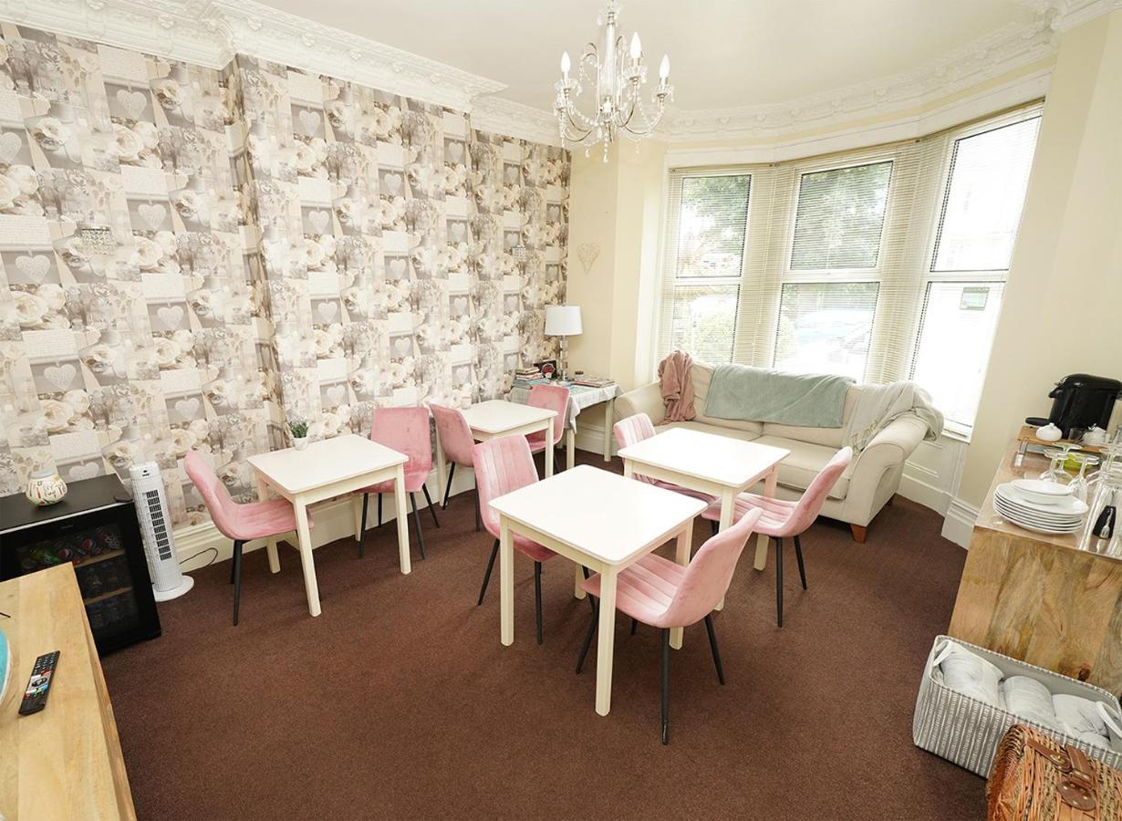 The Rosedene Hotel Llandudno Bagian luar foto