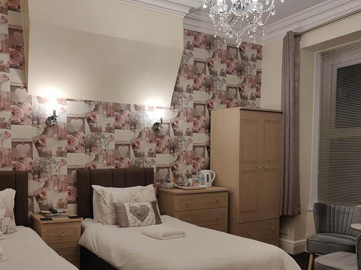 The Rosedene Hotel Llandudno Bagian luar foto