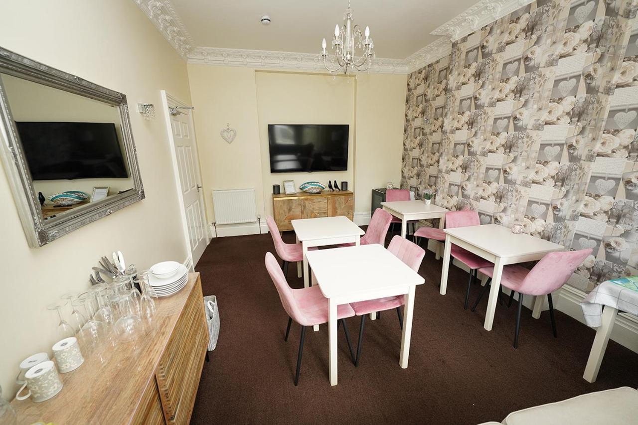 The Rosedene Hotel Llandudno Bagian luar foto