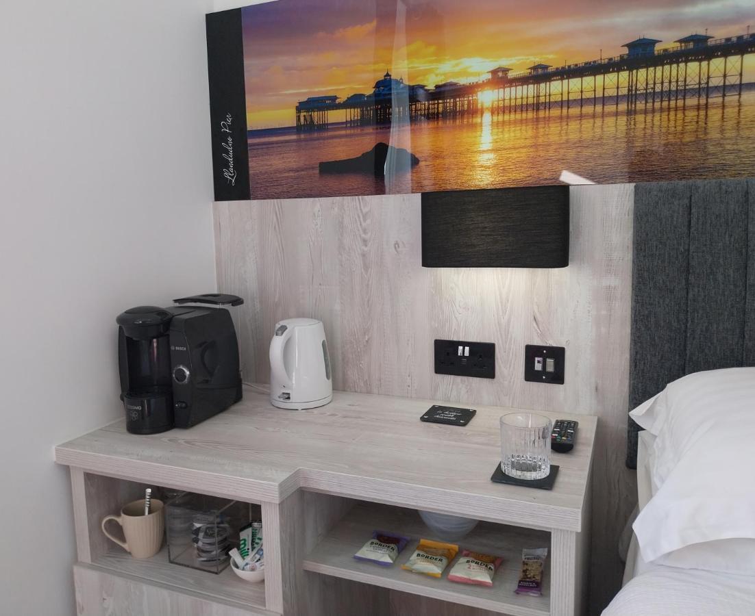The Rosedene Hotel Llandudno Bagian luar foto