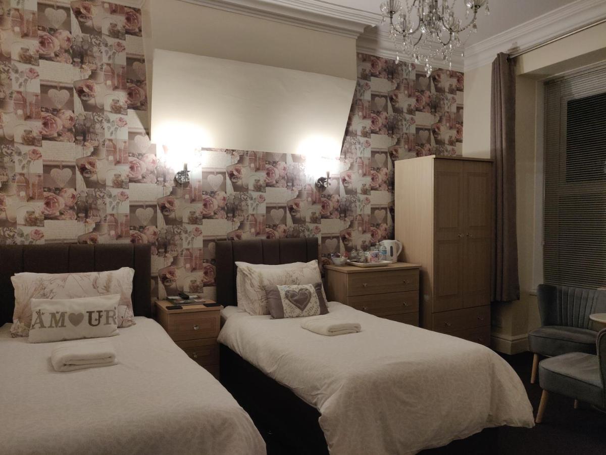 The Rosedene Hotel Llandudno Bagian luar foto