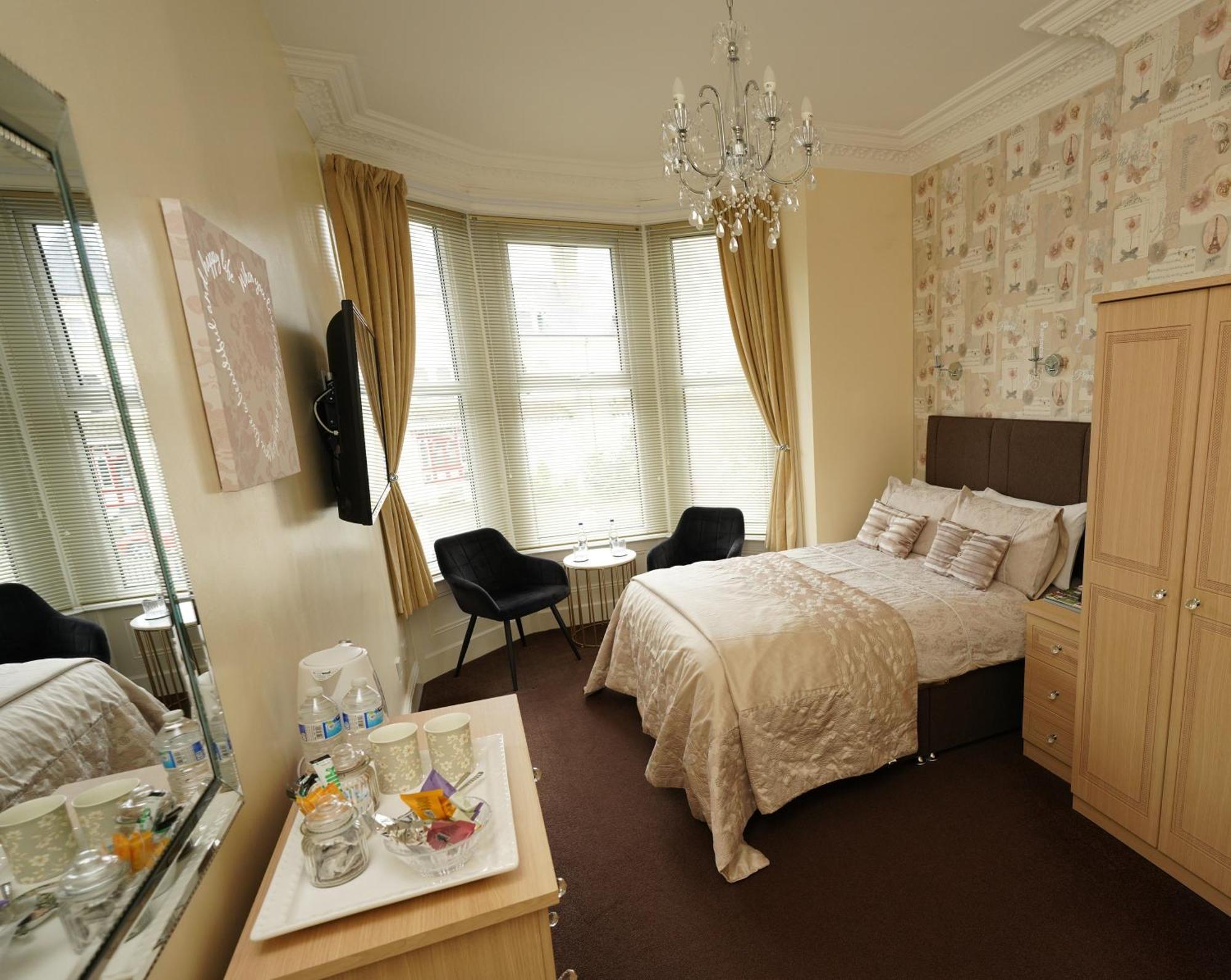 The Rosedene Hotel Llandudno Bagian luar foto