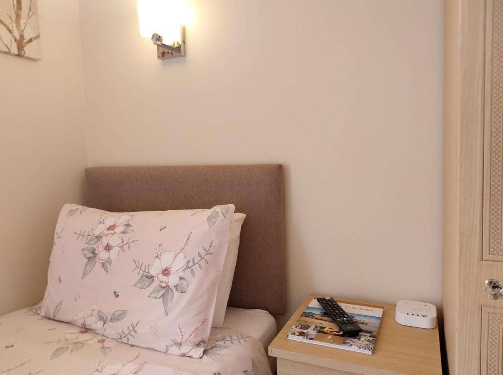 The Rosedene Hotel Llandudno Bagian luar foto